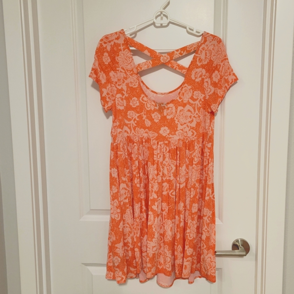 Torrid   size 00 orange and white